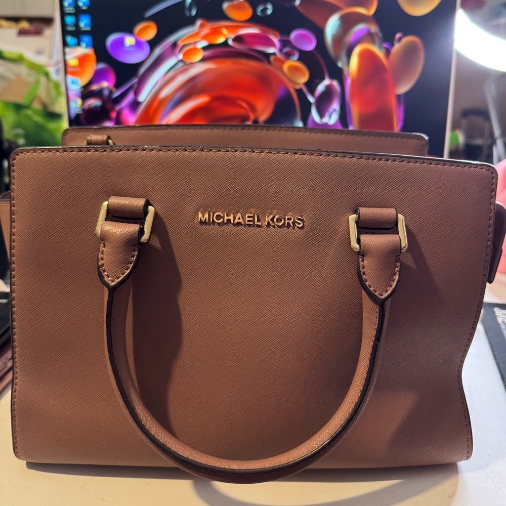 EXCELLENT CONDITION MICHAEL KORS BAG